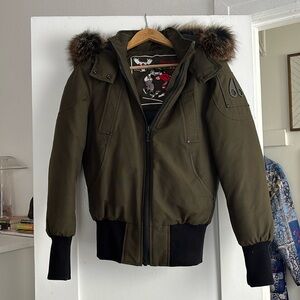 Moose Knuckles olive green down filled fur lines hooded parka size S